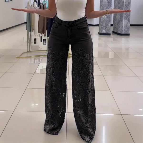 Die geblümte Spitzen-Jeans mit weitem Bein
